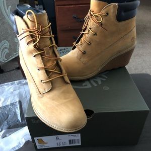 Timberlands woman boots.
